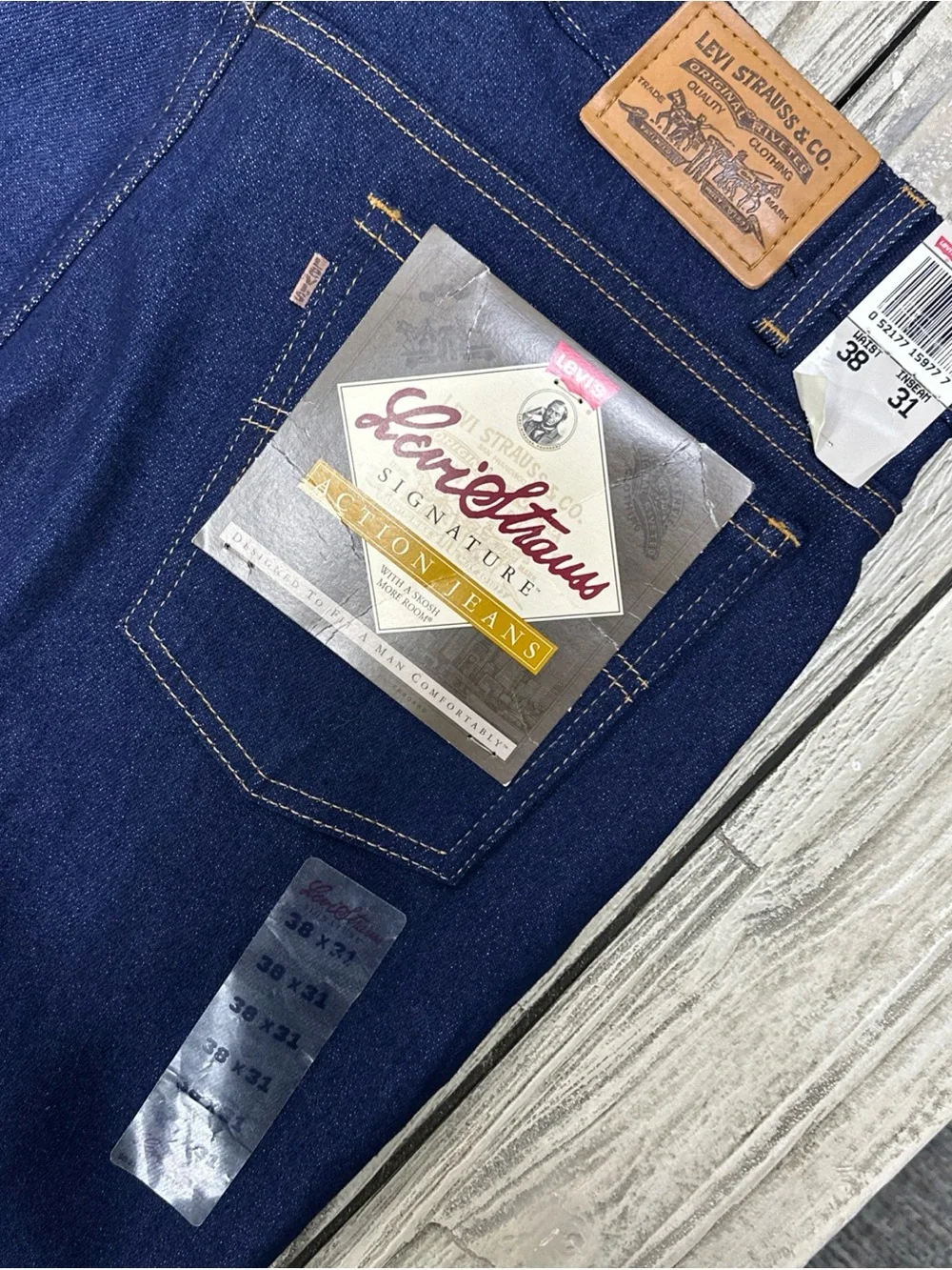 Levis classic dark
